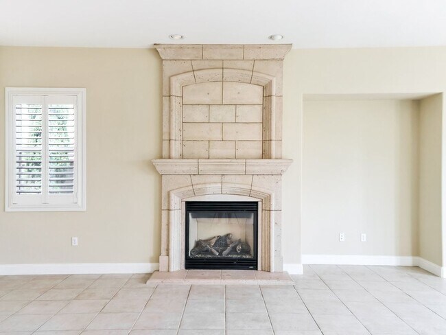 Building Photo - Beautiful custom home in The Promontory in...