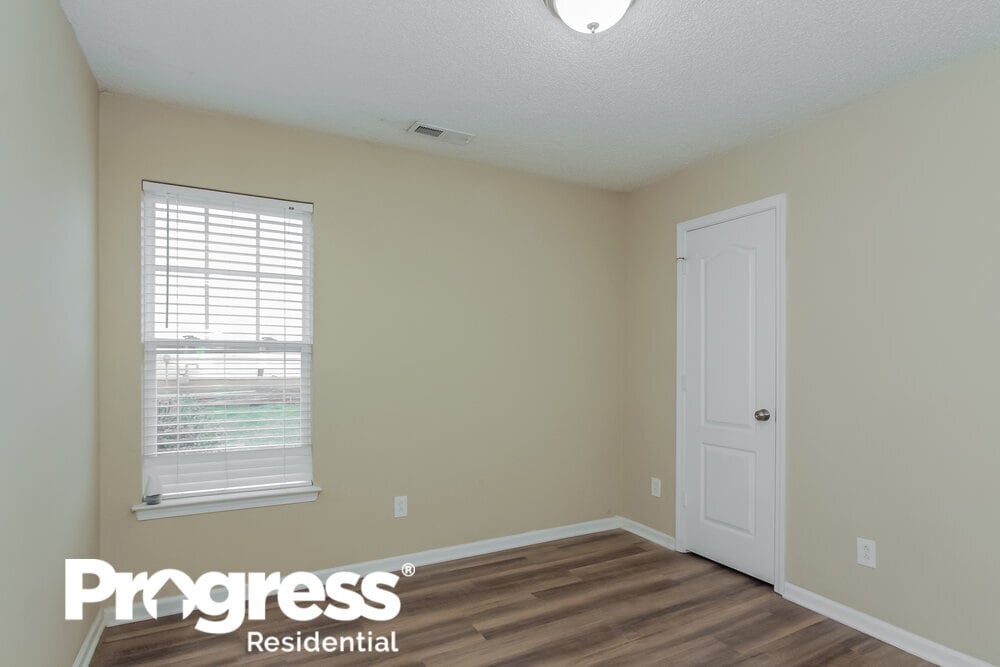 Building Photo - 2108 Sebastiani Dr