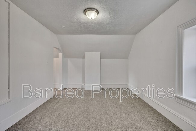 Building Photo - 741 E Center St