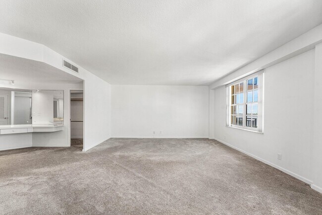 Building Photo - 3475 S Ocean Blvd