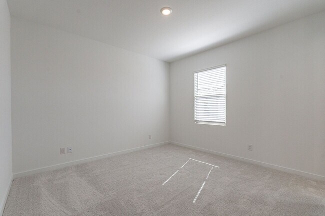 Building Photo - 2024 Luxury Townhome | 2-Car Garage, Quartz Kitchen & Resort Pool