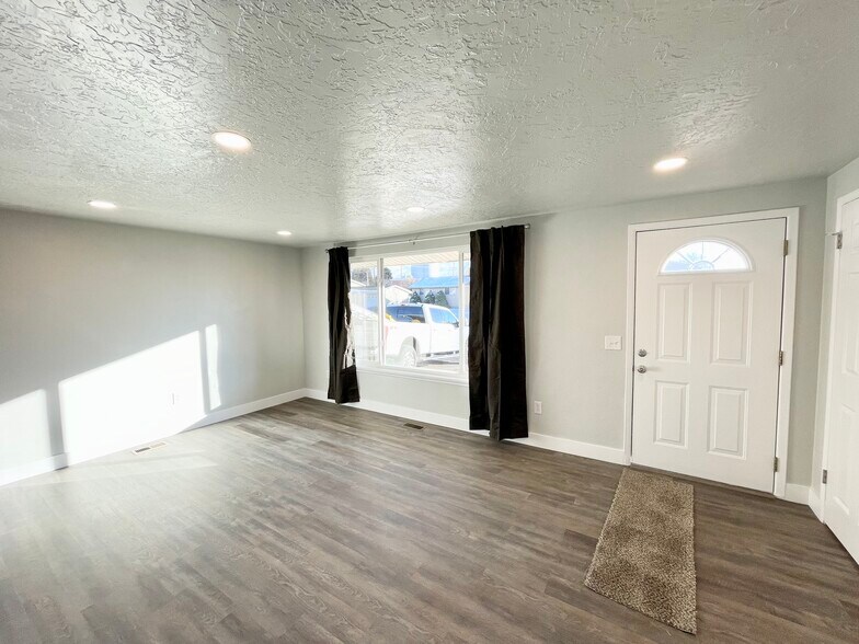 Building Photo - 564 W 5275 S