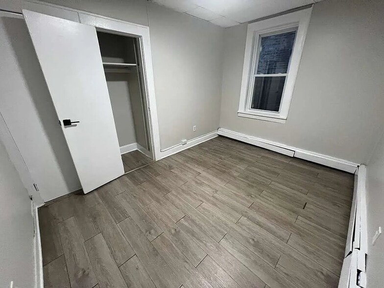 Building Photo - 545 E 38th St