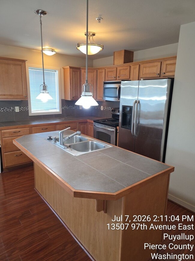 Building Photo - Trio Residences Puyallup condo - 2 bedroom, 2 bathroom with 2 car garage located in gated communi...