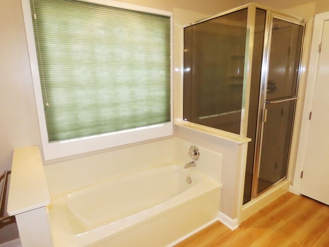 Building Photo - Charming 2 Bedroom, 2 Bath Home - Water & ...