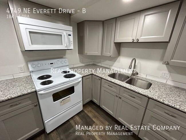 Building Photo - 4749 NE Everett Dr