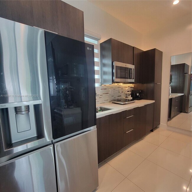 Building Photo - 10435 NW 66th St