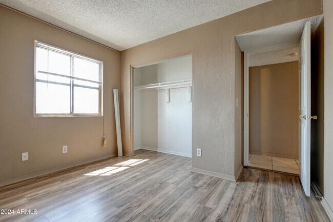 Building Photo - 9631 N 12th Ave