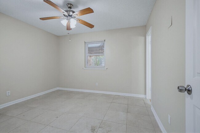 Building Photo - 5471 Buena Vista Ave