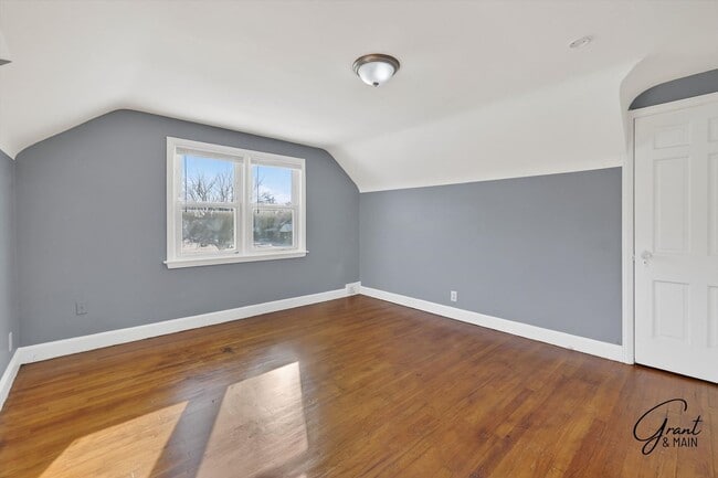 Building Photo - $1200 2 bedroom