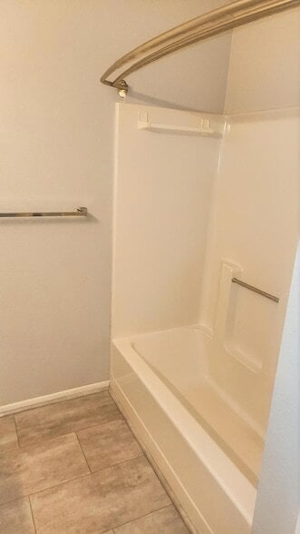 Building Photo - 9 Heights Rd NE