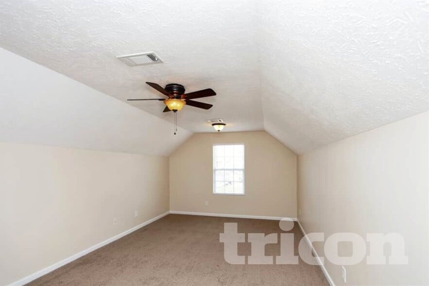 Building Photo - 612 Elderberry Way