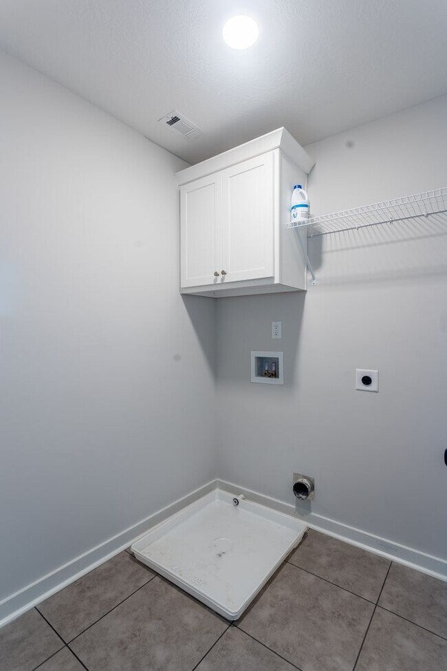 Building Photo - Welcome to Summerton Village!  $$ Ask about our free rent lease promo!