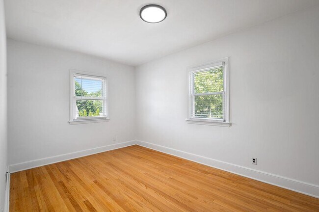 Building Photo - 82 Linden Ave