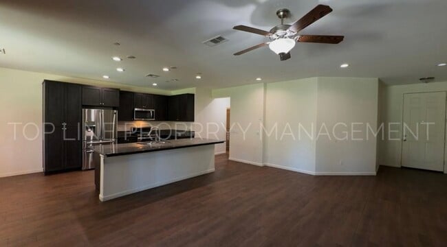 Building Photo - Beautiful Home for Rent in Visalia!