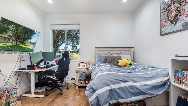 Building Photo - 2633 Oakbrook Dr