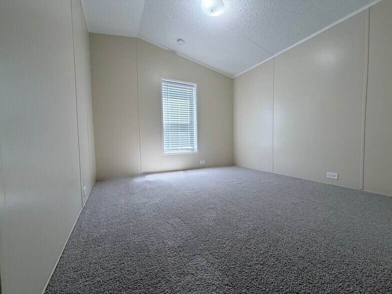 Building Photo - 709 N Collins Fwy