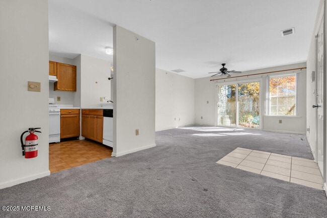 Primary Photo - 25 Jockey Ln