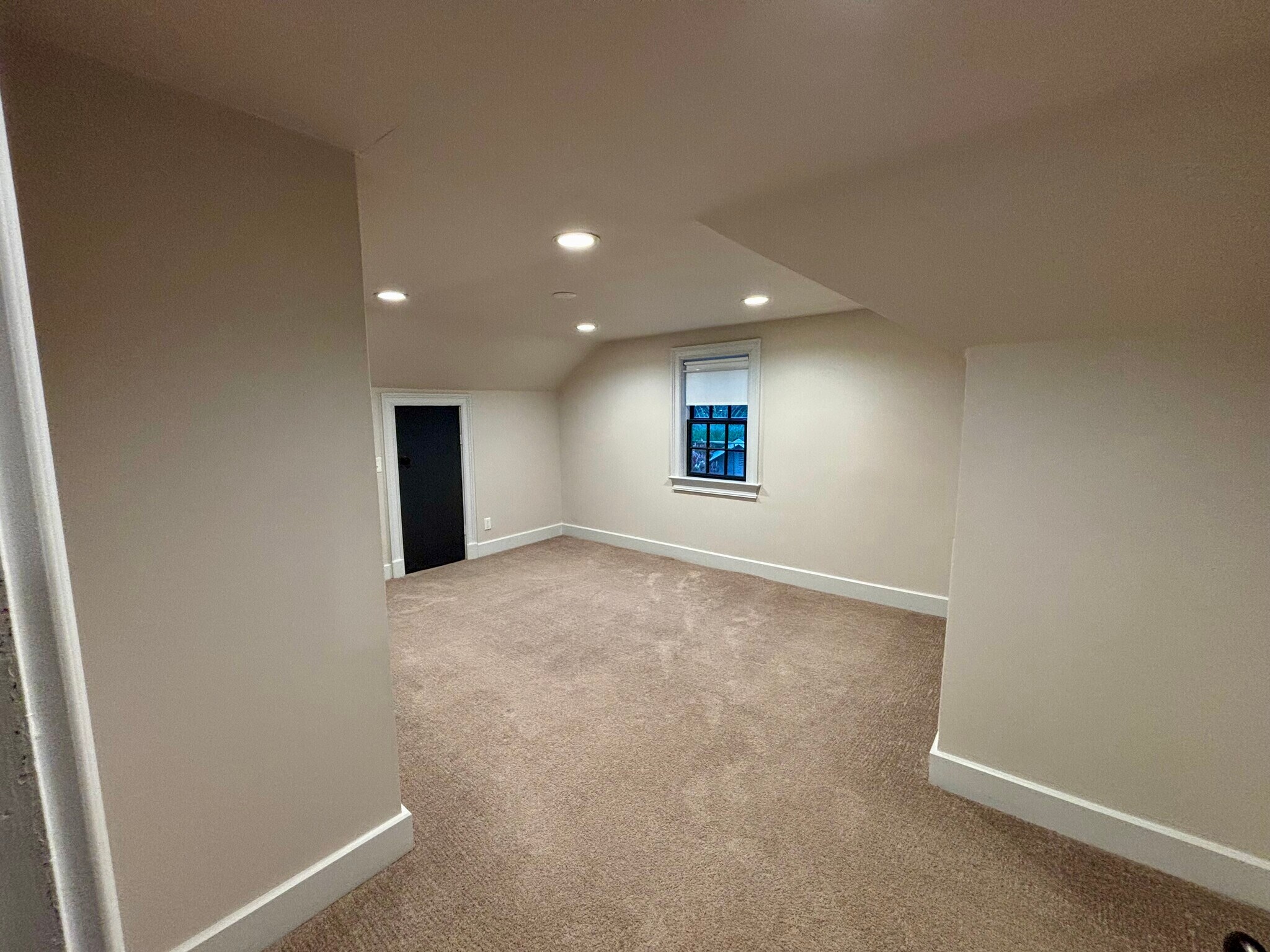 Building Photo - 200 1st Ave