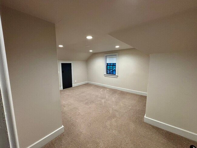 Building Photo - 200 1st Ave