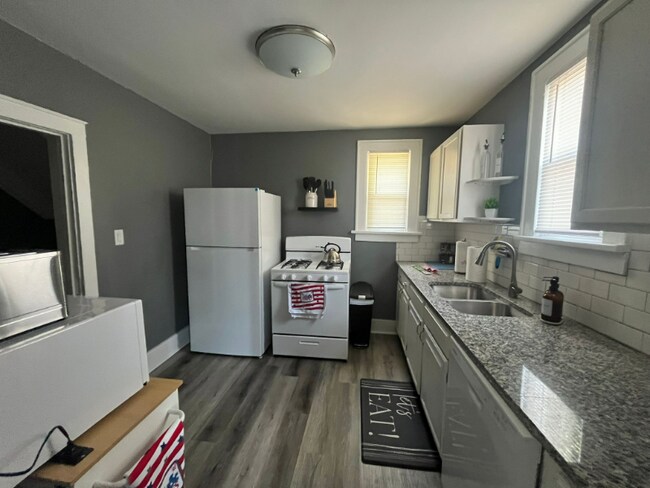 Building Photo - 207 New York St