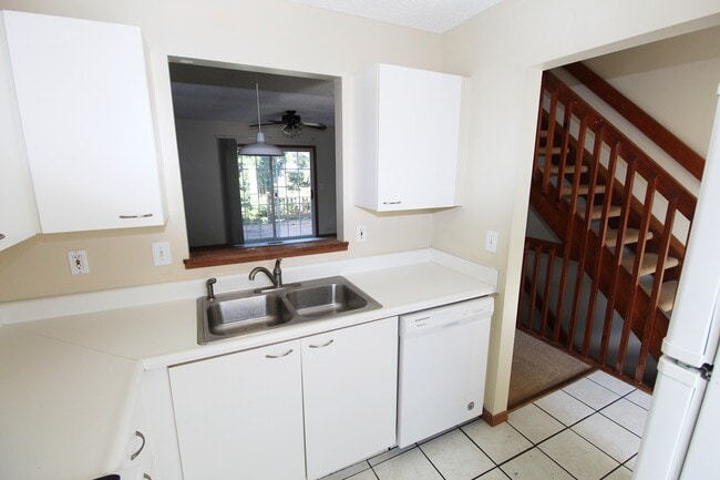 Building Photo - 2227 Teardrop Ave