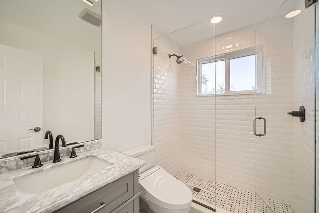 Building Photo - Beautiful Remodel in City Park North- Move...