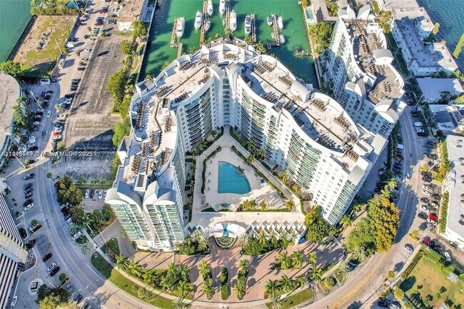 Building Photo - 7910 Harbor Island Dr