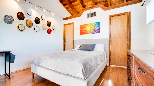 Building Photo - 33 SW 18th Terrace