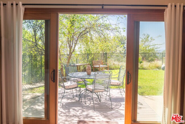 Building Photo - 1070 Norumbega Dr