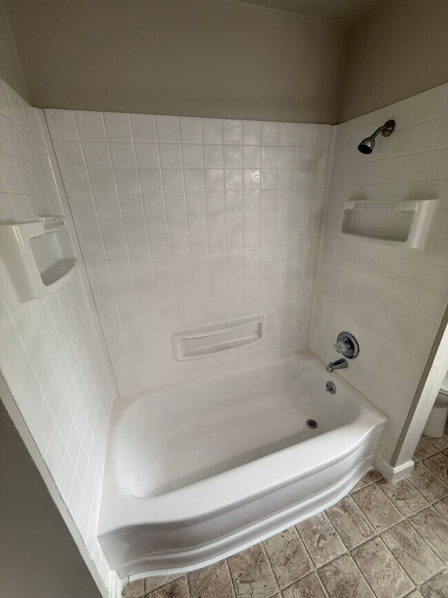 Building Photo - Beautiful Four Bedroom Home in South Salem with Large Backyard and New Paver Patio!