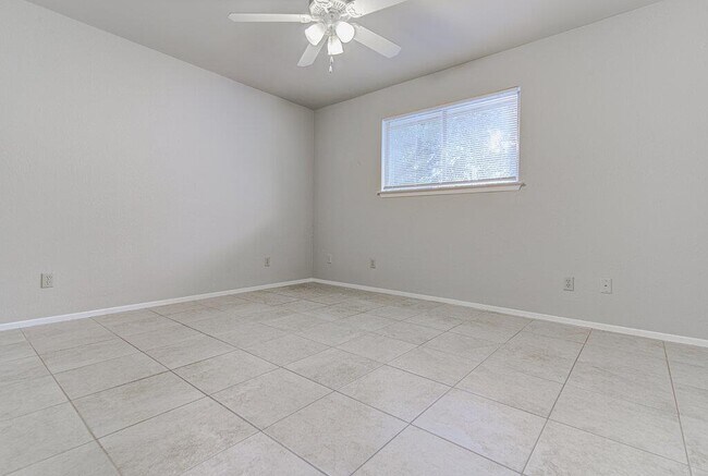 Building Photo - 900 Sirocco Dr