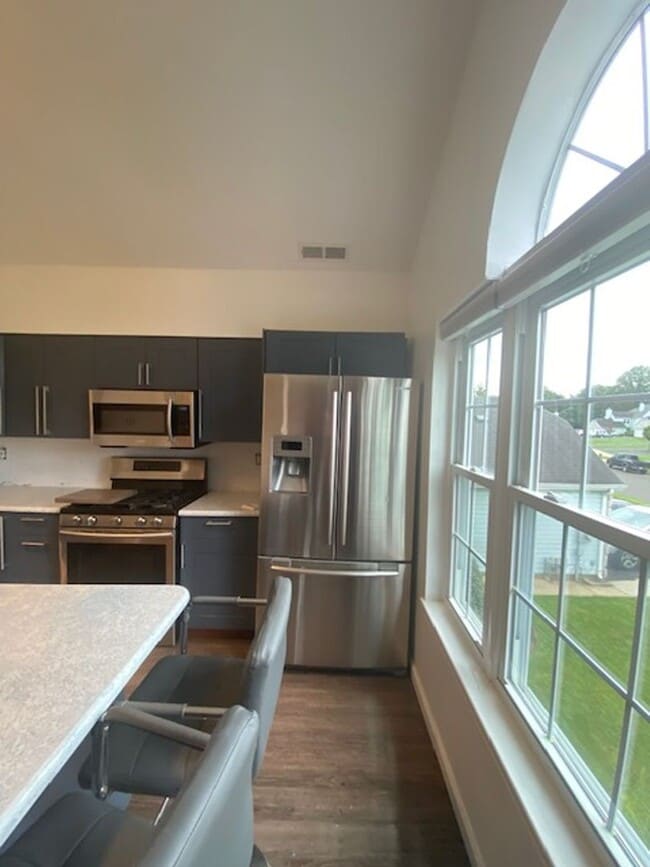 Building Photo - Two Bedroom Three Bathroom Condo in Holland