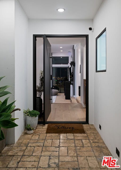 Building Photo - 2001 Sunset Plaza Dr