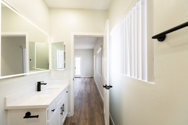 Interior Photo - 1620 South Bentley Ave