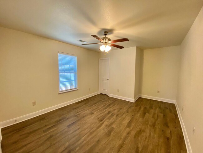 Building Photo - Sharp 3/3/2 in North Lubbock!