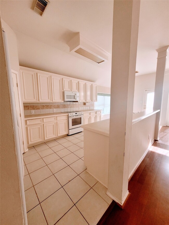 Building Photo - 3606 Chesapeake Ct
