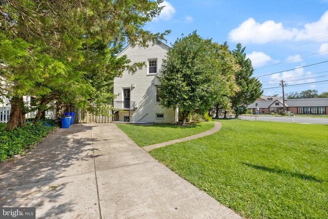 Building Photo - 5601 Wyngate Dr