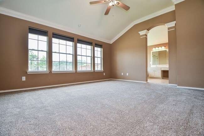 Building Photo - 4622 Forest Home Dr