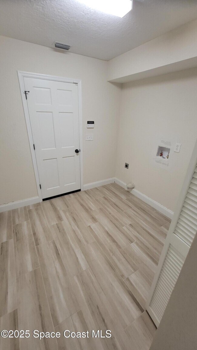 Building Photo - 1209 Bonaventure Dr