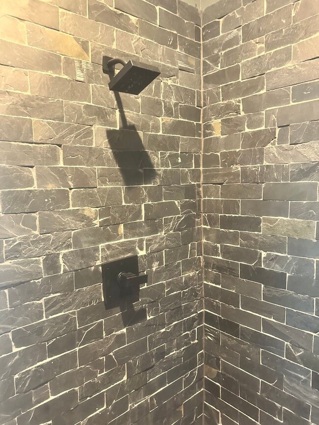 Building Photo - open concept 4bd - rent to own