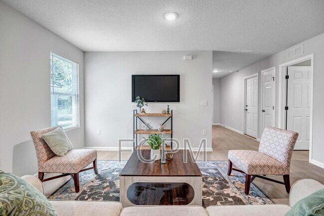 Building Photo - 5454 Amazon Ave