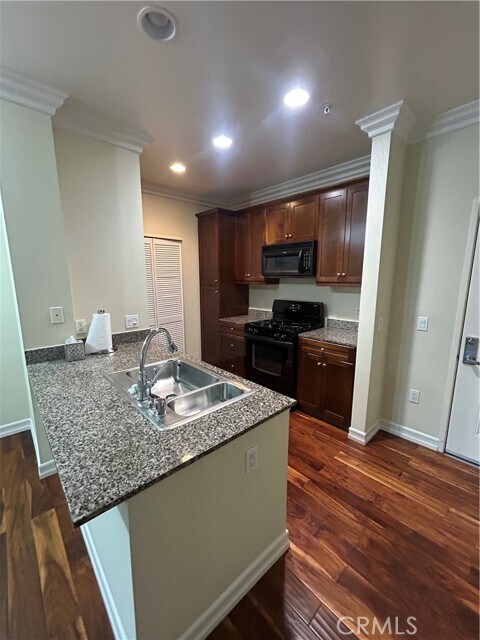 Building Photo - 1356 Scholarship