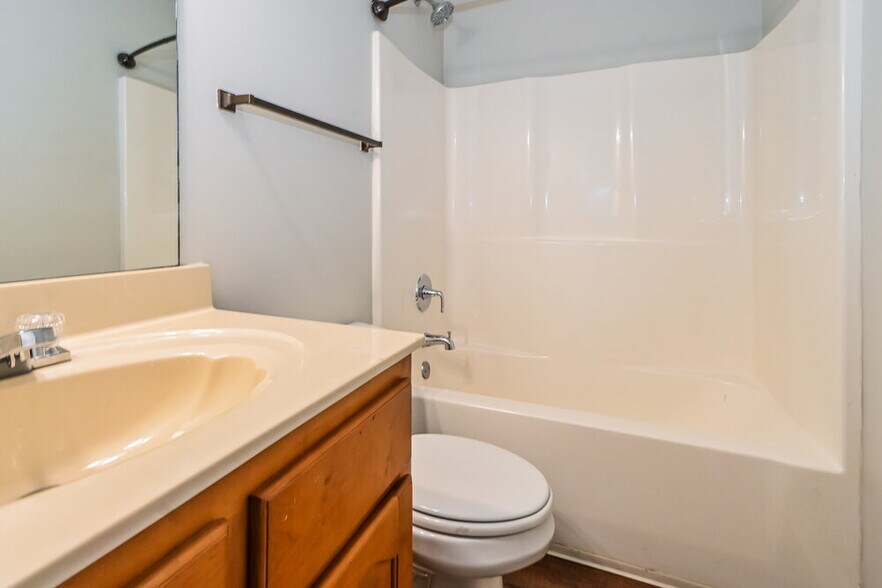 Building Photo - 8161 Loden Cove