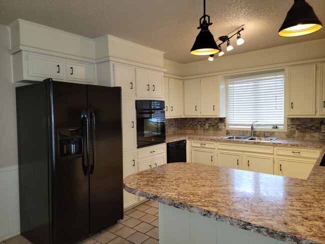 Building Photo - Beautifully remodeled 4 bedroom home in So...