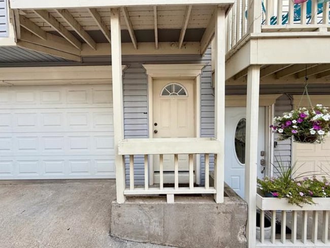 Building Photo - 2 Bed | 2 Bath Condo on Crybaby Hill