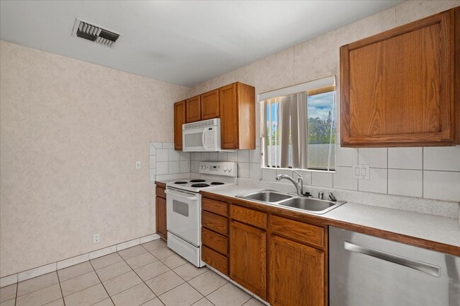 Building Photo - 106 Iliwai Loop