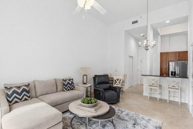 Building Photo - 701 S Olive Ave