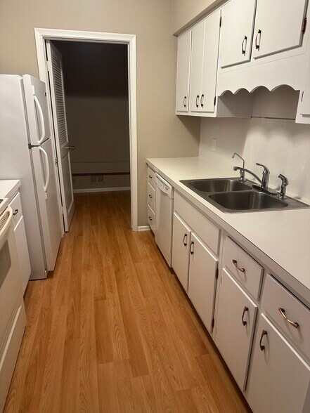 Building Photo - 5325 Territorial Rd