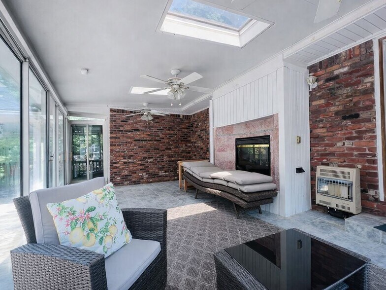 Building Photo - 2124 Zelda Dr NE